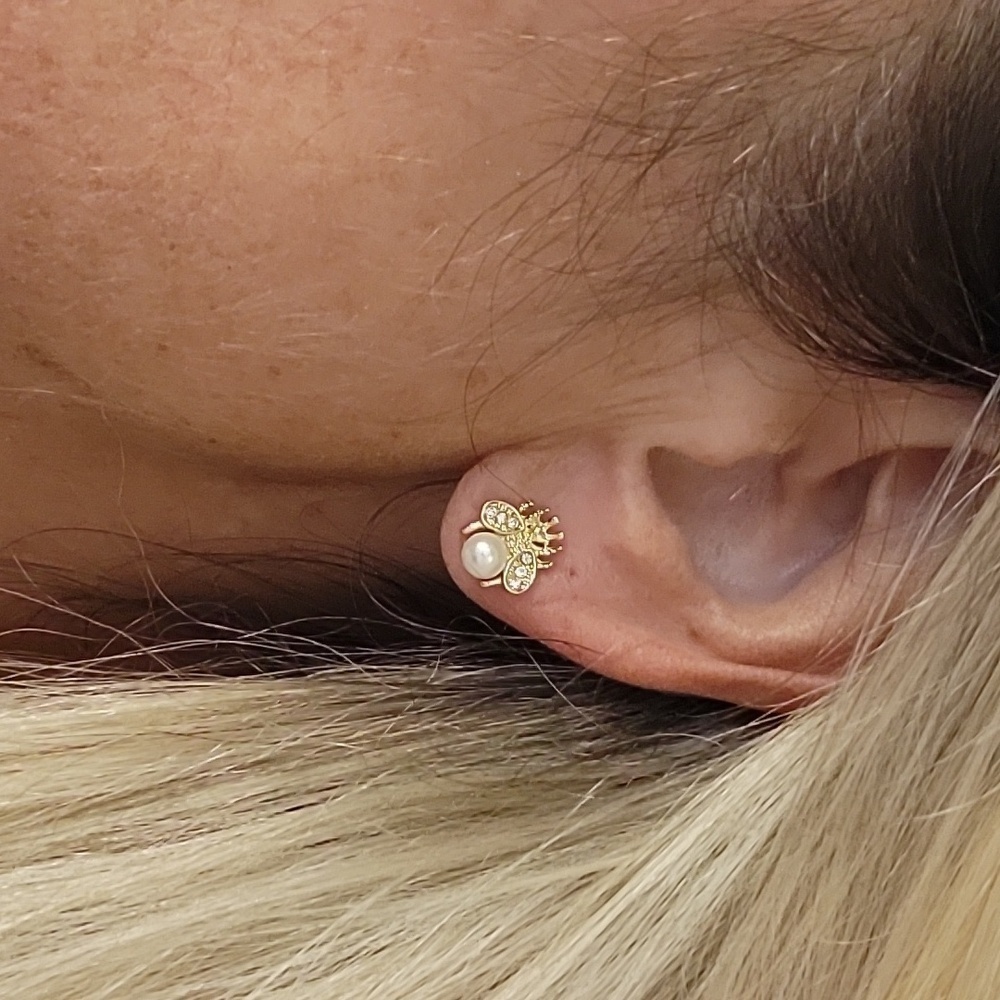 🔥LAST PAIR🔥 QUEEN BEE Pearl and Crystal Stud Earrings